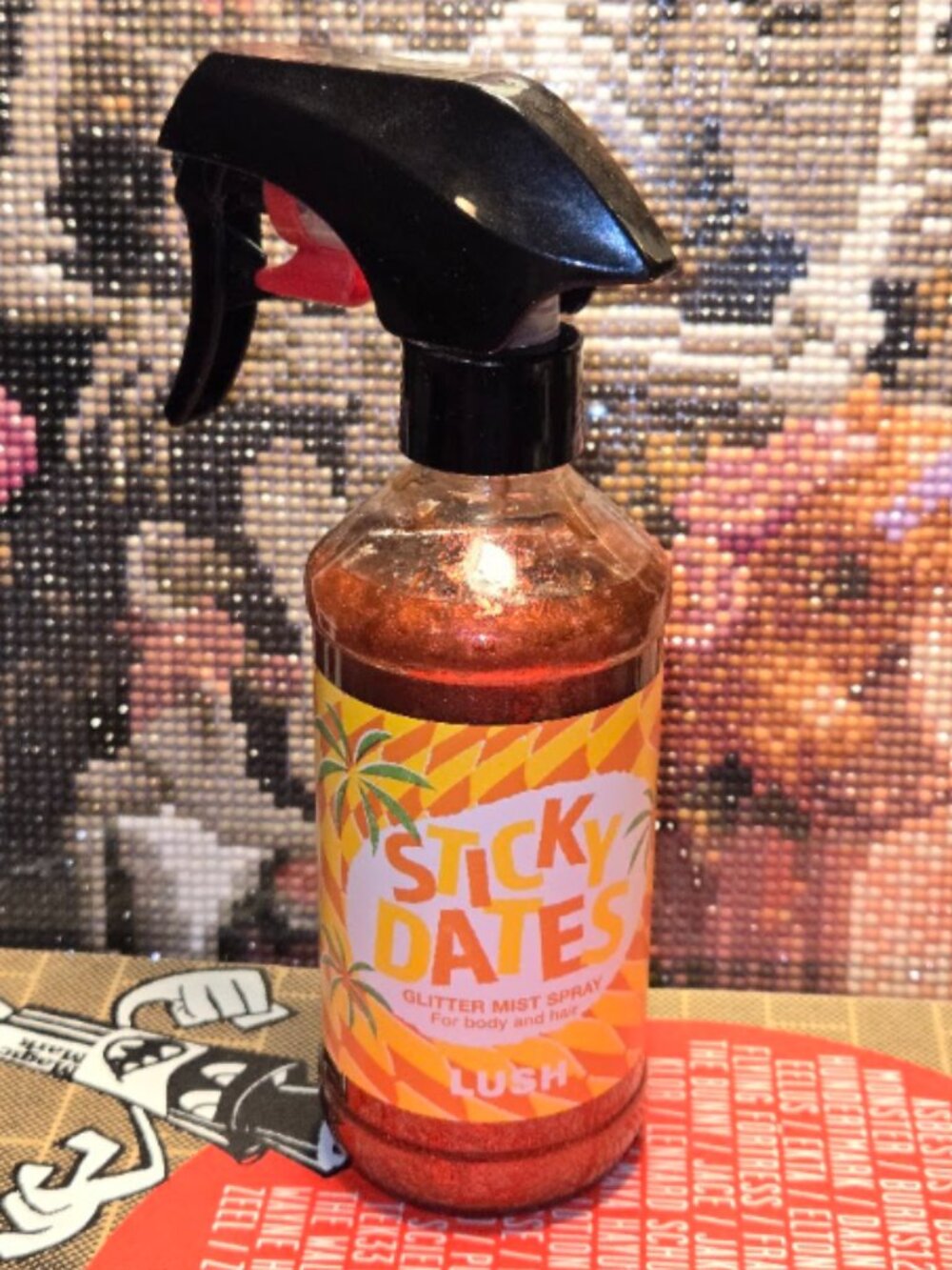 Sticky Dates glitter spray